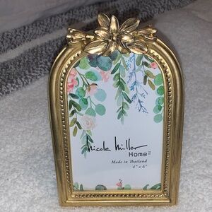 Nicole Miller Gold Arch Picture Frame